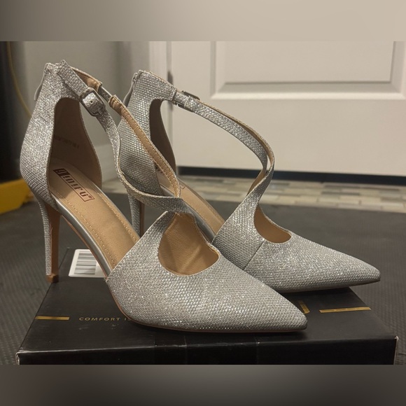 IDIFU Women's Silver Stiletto Heels - Picture 3 of 7